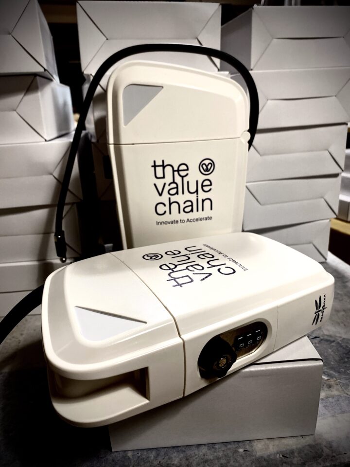 Voorbeeld van productbedrukking voor Beachboxx – professioneel bedrukt relatiegeschenk door Alles is te Bedrukken