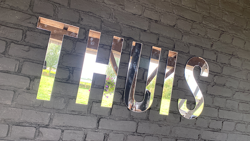 kunststof letters logo gevel - laser gesneden kunststof logo